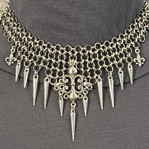Fleur de Lis Gothic Renaissance Handmade Chainmail Choker Bib Necklace Spikes - Picture 9 of 16